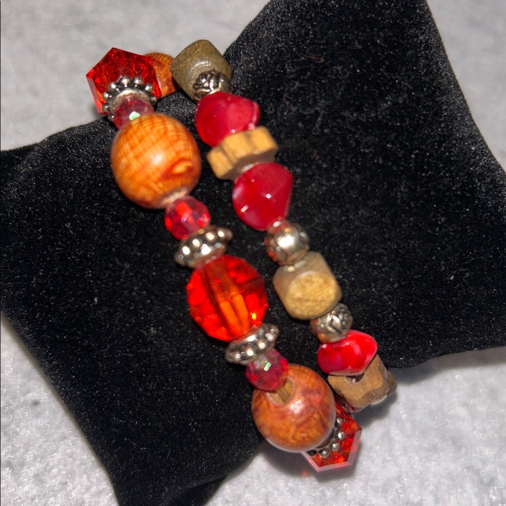 Ethel & Myrtle Stretch Red Bead /Glass/Silver beads Bracelet OSFA - Picture 3 of 7